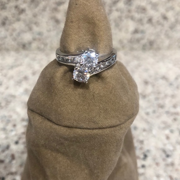 Jewelry - 🆕 Covenant Fashion - Double Round Cut Ring